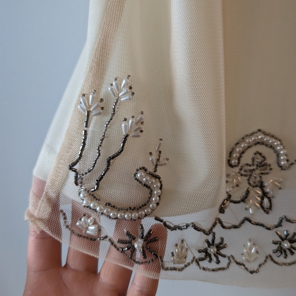 Embellished Ivory Sleeveless Top - Picture 4 of 5